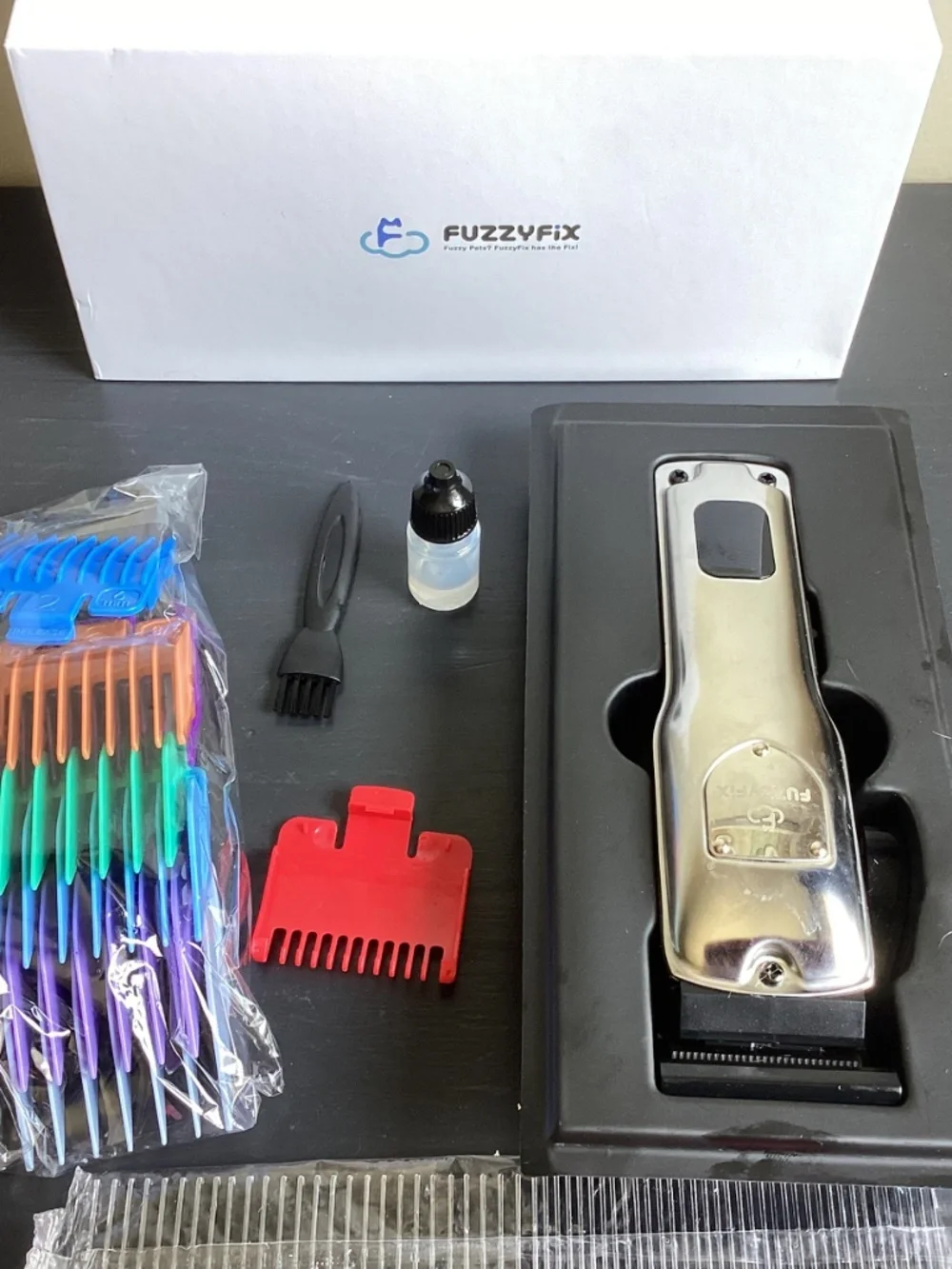 Fuzzyfix Rechargeable Dog Clippers 8 Guides, Oil, Scissors, Comb, Charging Cable